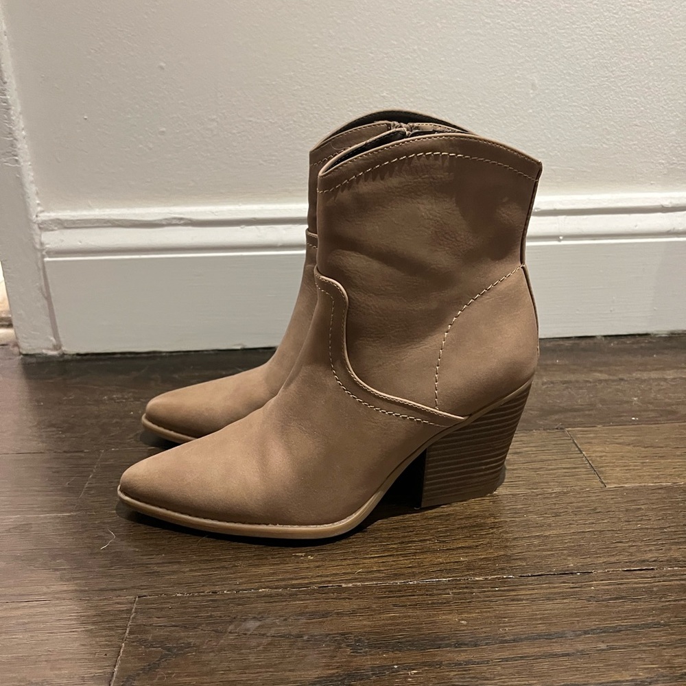 Naturalizer Tan Bootie - sz 9